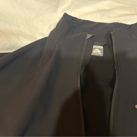 Nike ACG Black Jacket - Picture 4 of 14